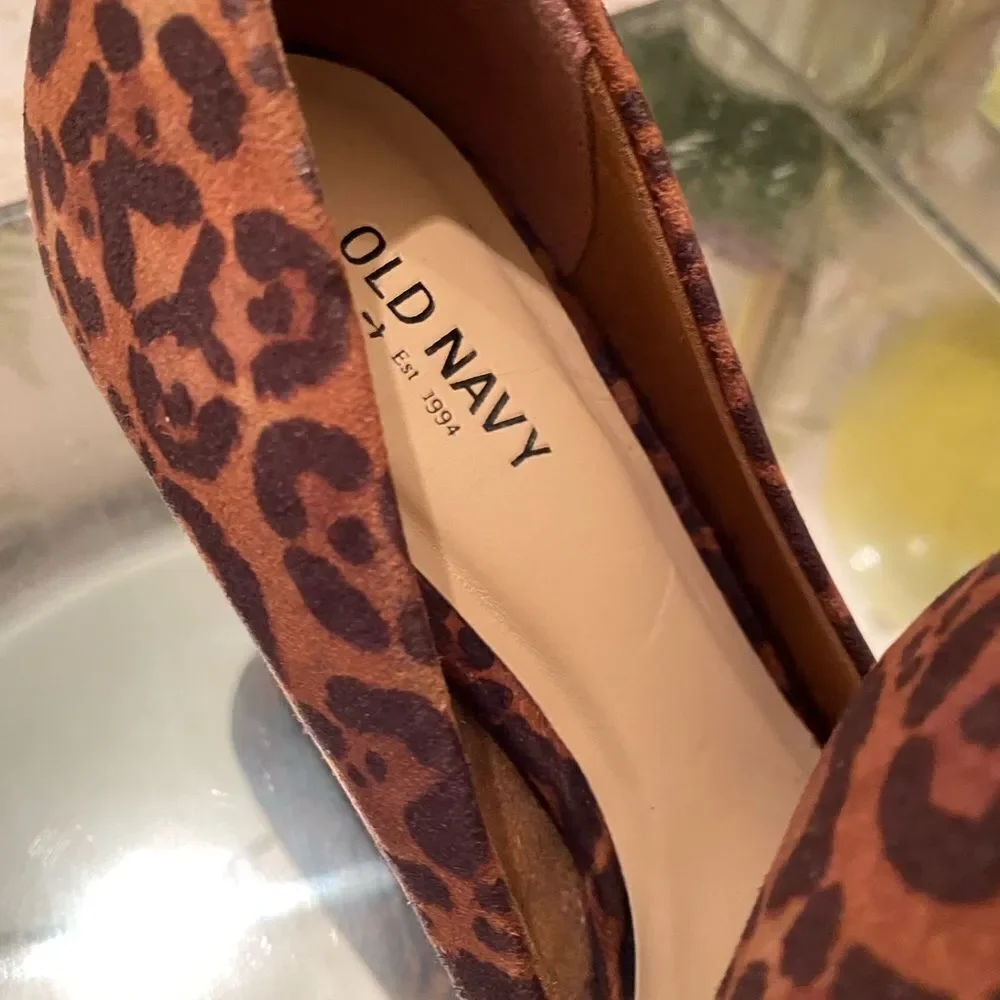 Old Navy Suede Leopard Shoe -8 brown lesopard, never worn , new - Picture 5 of 8
